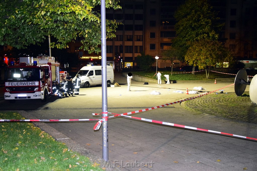 Einsatz BF Messerstecherei Koeln Neustadt Nord Eberplatz Platzmitte P143.JPG - Miklos Laubert